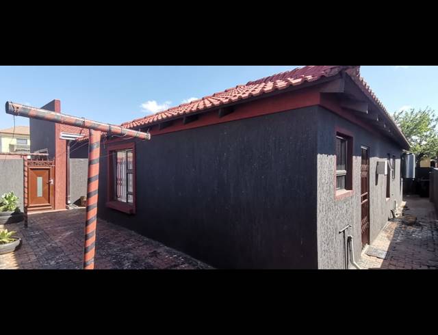 3 BEDROOM HOUSE FOR SALE IN KATLEHONG SOUTH